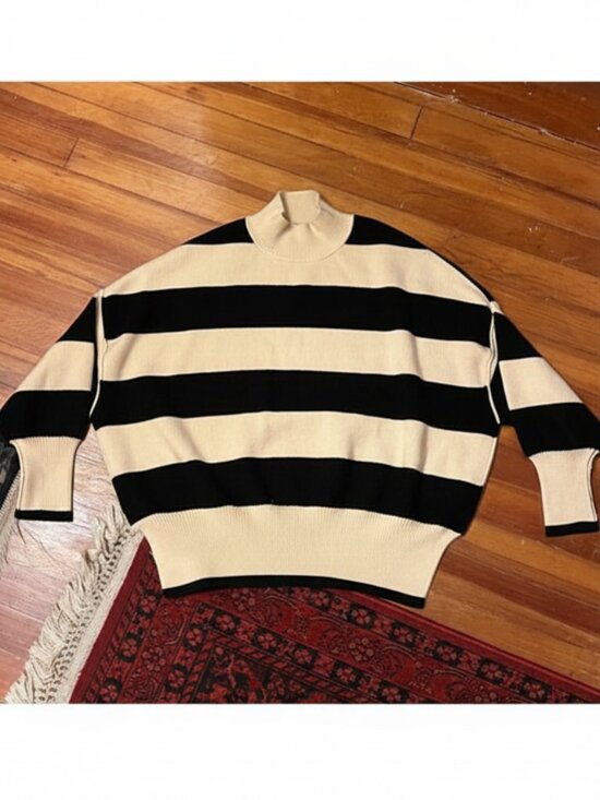 Altar'd State Sweaters - NWT 🌹 Altar’d State Colorblock Sweater Size XS